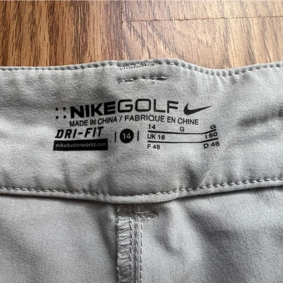 Nike Dri Fit Women’s Golf Shorts Light Gray/ off white size 14 - Picture 2 of 9